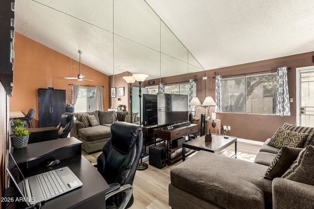 3205 W LOMA Lane 3, Phoenix, AZ 85051