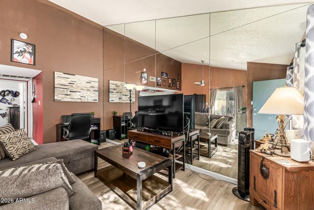 3205 W LOMA Lane 3, Phoenix, AZ 85051