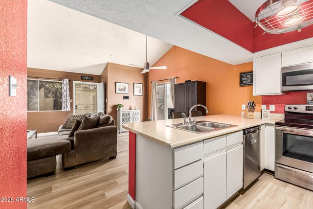 3205 W LOMA Lane 3, Phoenix, AZ 85051