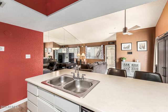 3205 W LOMA Lane 3, Phoenix, AZ 85051