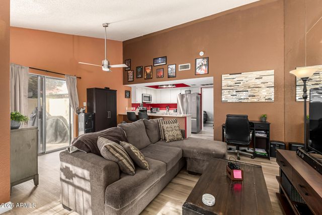 3205 W LOMA Lane 3, Phoenix, AZ 85051