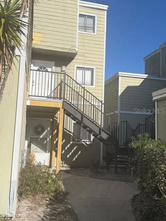 Image 1 of property listing at 187 SCOTTSDALE SQUARE 187, Winter Park, FL 32792