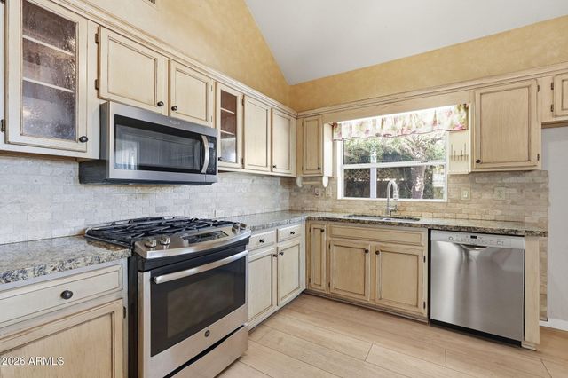 321 E MITCHELL Drive, Phoenix, AZ 85012