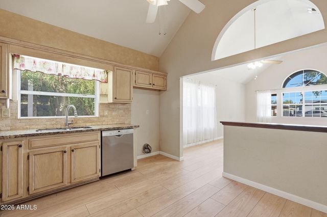 321 E MITCHELL Drive, Phoenix, AZ 85012