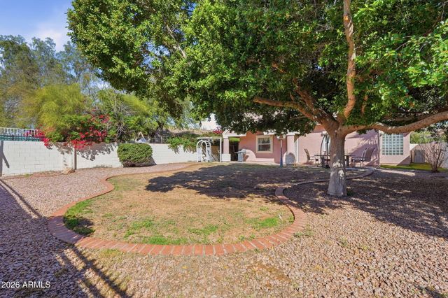 321 E MITCHELL Drive, Phoenix, AZ 85012