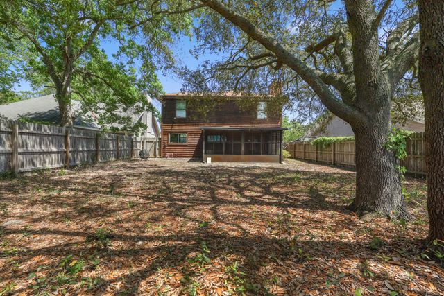 193 Woodland Park Circle, Mary Esther, FL 32569