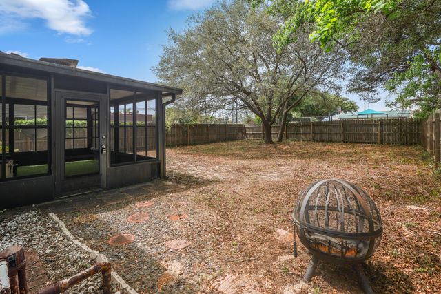 193 Woodland Park Circle, Mary Esther, FL 32569