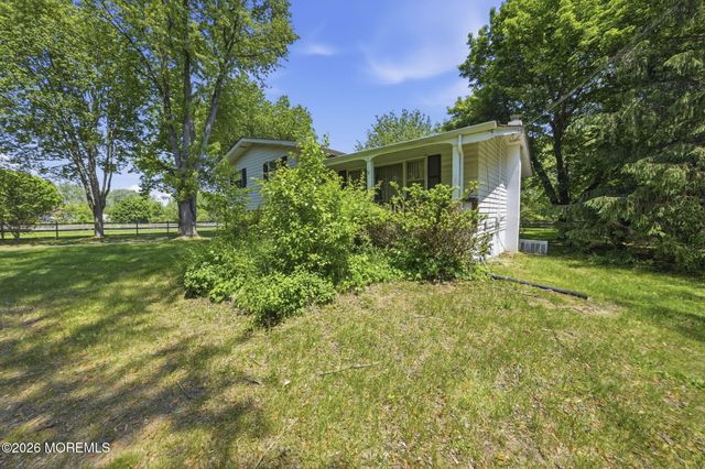 58 Vanderveer Road, Howell, NJ 07728
