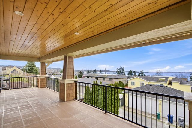 217 7th Avenue W, Kirkland, WA 98033