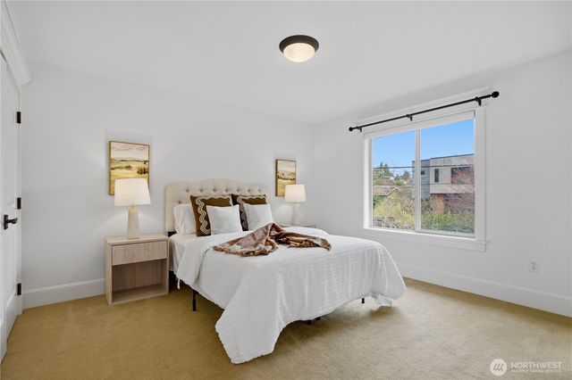 217 7th Avenue W, Kirkland, WA 98033