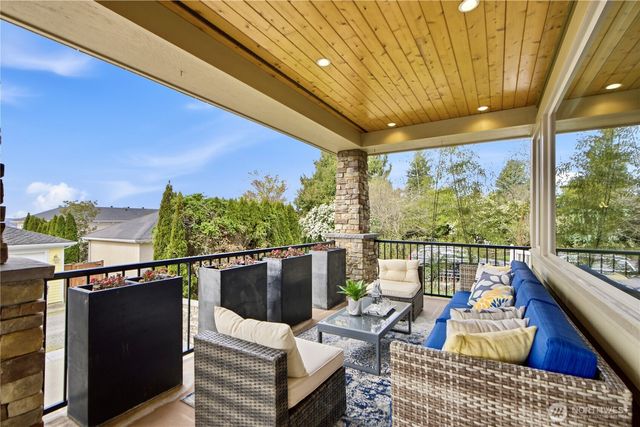 217 7th Avenue W, Kirkland, WA 98033