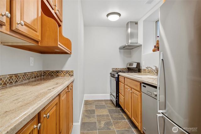 217 7th Avenue W, Kirkland, WA 98033