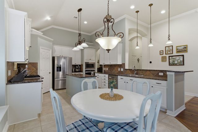 2258 Crowbridge Drive, Frisco, TX 75033