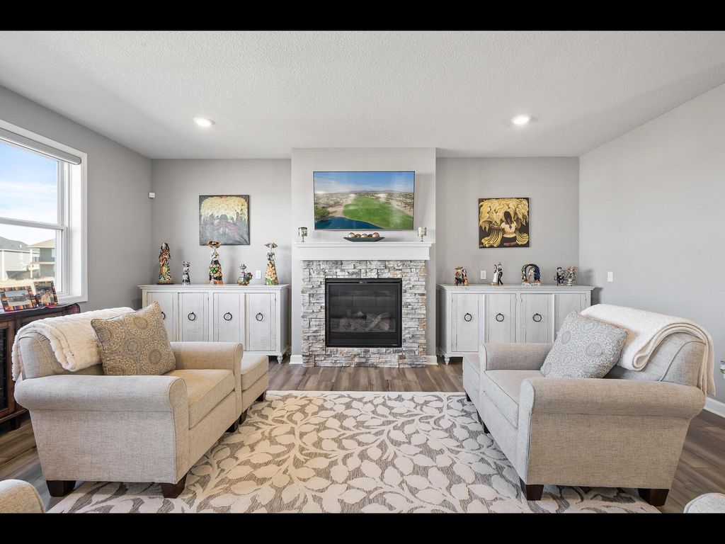 20335 Gateway Drive, Lakeville, MN 55044