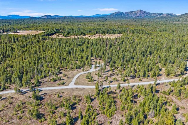 555 Happy Trails Ln, Newport, WA 99146