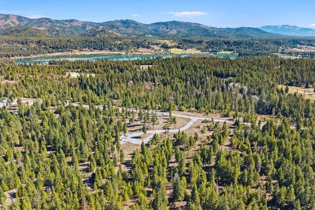 555 Happy Trails Ln, Newport, WA 99146