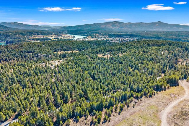 555 Happy Trails Ln, Newport, WA 99146