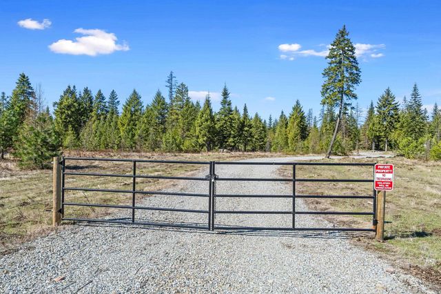 555 Happy Trails Ln, Newport, WA 99146