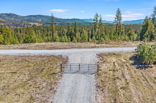 555 Happy Trails Ln, Newport, WA 99146