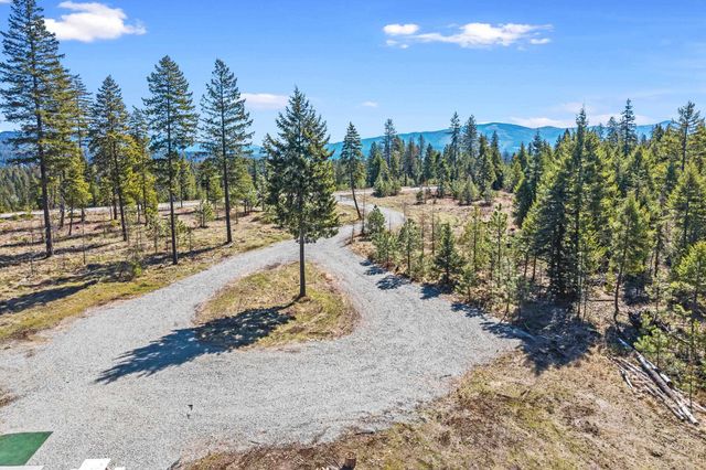 555 Happy Trails Ln, Newport, WA 99146