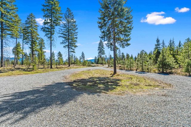 555 Happy Trails Ln, Newport, WA 99146