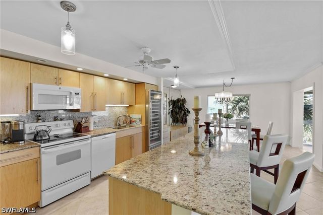 1930 Gulf Shore BLVD N A302-A, Naples, FL 34102