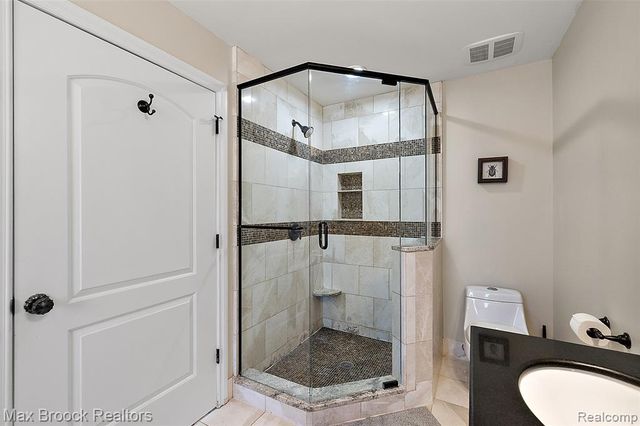 5645 Eastman Boulevard, West Bloomfield, MI 48323