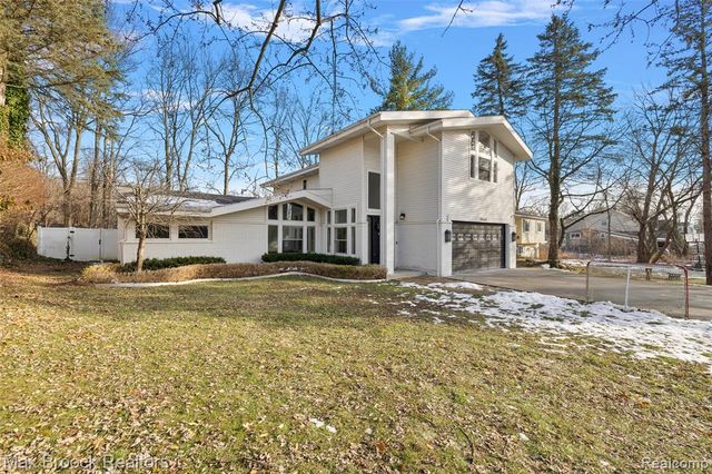 5645 Eastman Boulevard, West Bloomfield, MI 48323