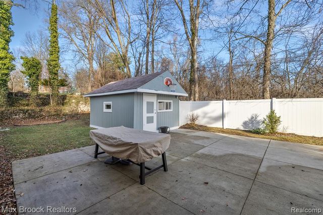 5645 Eastman Boulevard, West Bloomfield, MI 48323