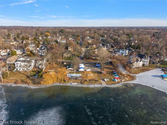 5645 Eastman Boulevard, West Bloomfield, MI 48323