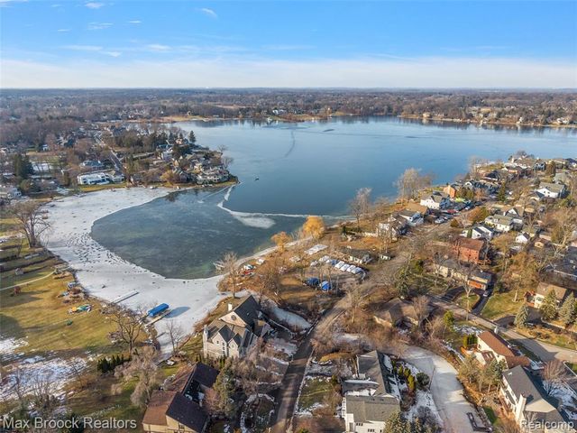 5645 Eastman Boulevard, West Bloomfield, MI 48323