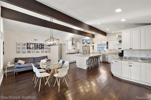 5645 Eastman Boulevard, West Bloomfield, MI 48323