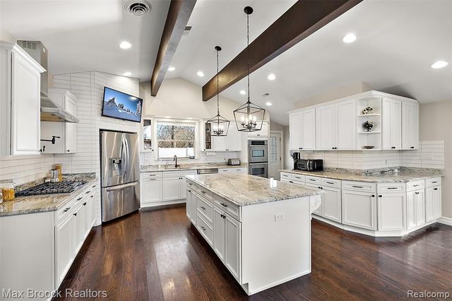 5645 Eastman Boulevard, West Bloomfield, MI 48323