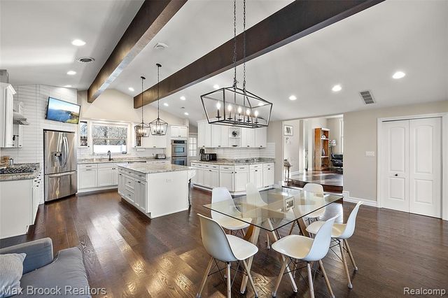 5645 Eastman Boulevard, West Bloomfield, MI 48323