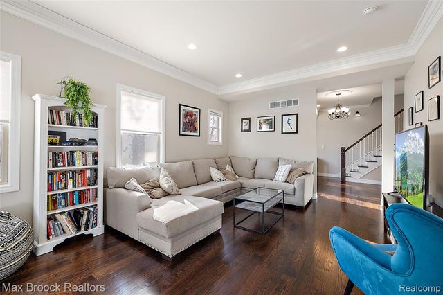 5645 Eastman Boulevard, West Bloomfield, MI 48323