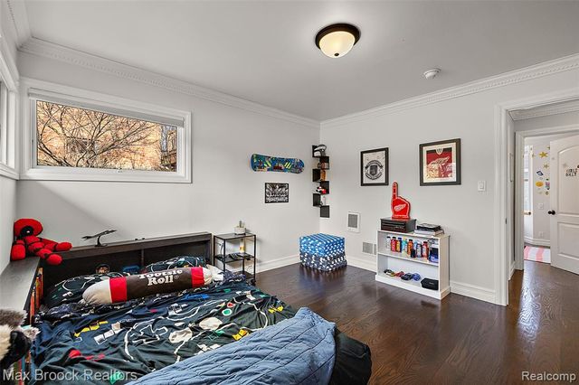 5645 Eastman Boulevard, West Bloomfield, MI 48323