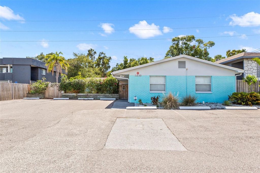 1230 70TH STREET N, St Petersburg, FL 33710