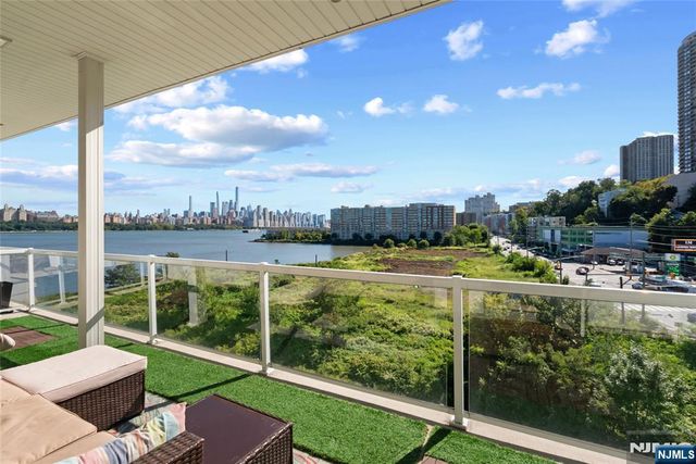 3 Somerset Lane 504, Edgewater, NJ 07020