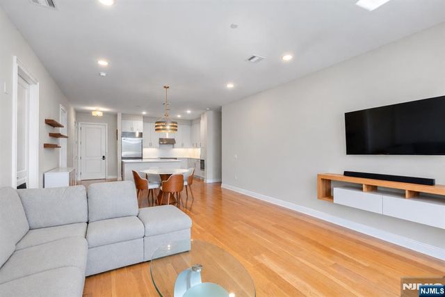 3 Somerset Lane 504, Edgewater, NJ 07020