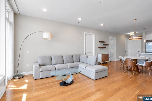 3 Somerset Lane 504, Edgewater, NJ 07020