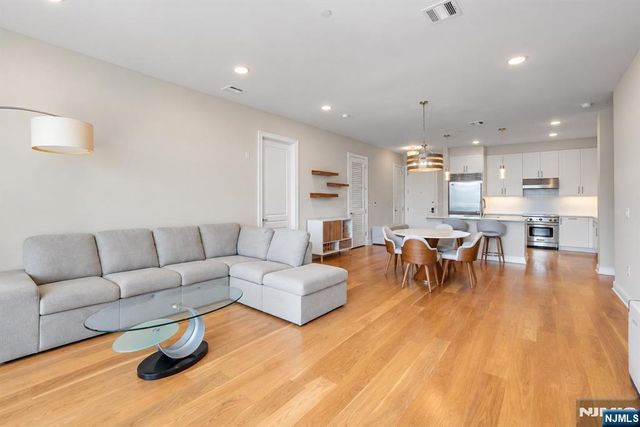 3 Somerset Lane 504, Edgewater, NJ 07020