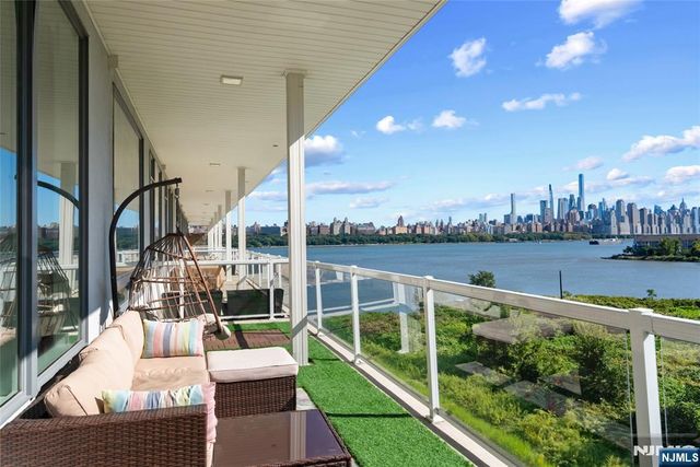 3 Somerset Lane 504, Edgewater, NJ 07020