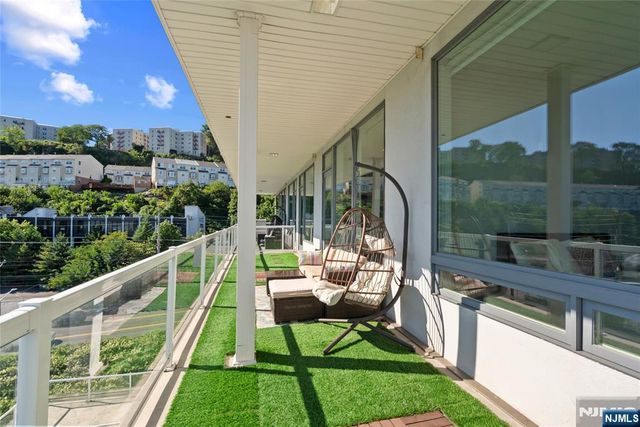 3 Somerset Lane 504, Edgewater, NJ 07020