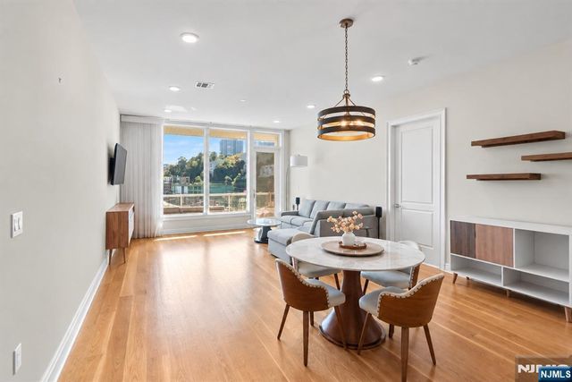 3 Somerset Lane 504, Edgewater, NJ 07020