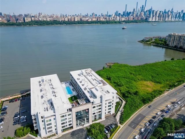 3 Somerset Lane 504, Edgewater, NJ 07020