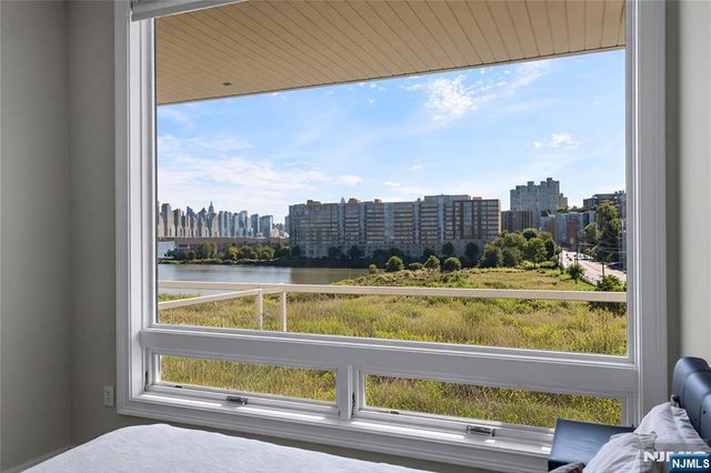 3 Somerset Lane 504, Edgewater, NJ 07020