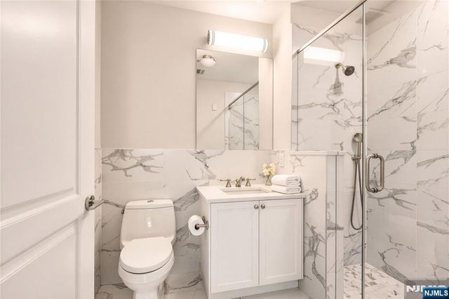 3 Somerset Lane 504, Edgewater, NJ 07020