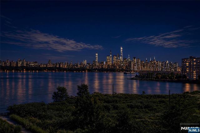 3 Somerset Lane 504, Edgewater, NJ 07020