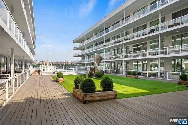 3 Somerset Lane 504, Edgewater, NJ 07020