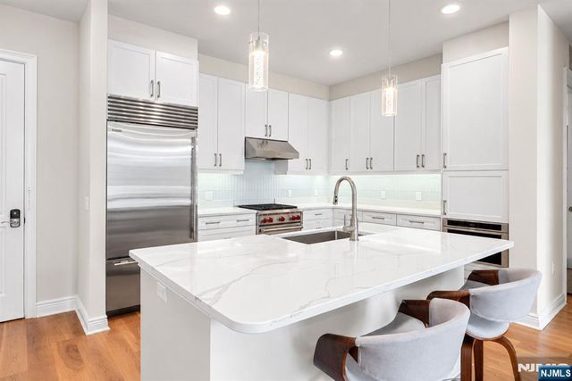 3 Somerset Lane 504, Edgewater, NJ 07020